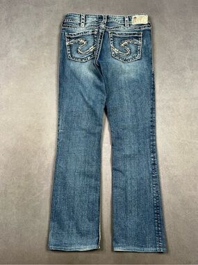 Silver Jeans Low Rise Bootcut Blue Flare Jeans with Embroidered Pockets